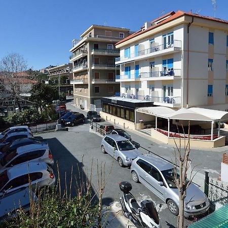 Hotel Guya Варацце Экстерьер фото