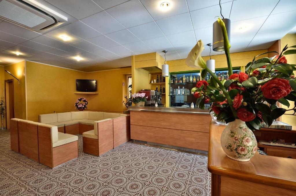 Hotel Guya Варацце Экстерьер фото