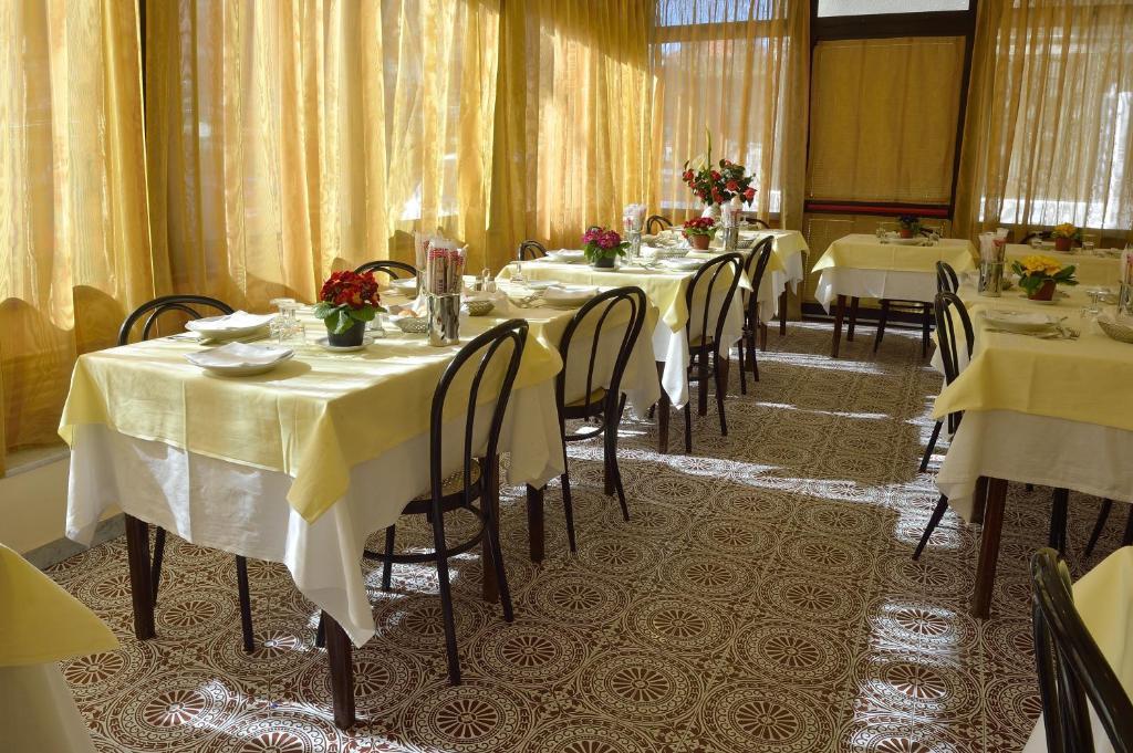 Hotel Guya Варацце Экстерьер фото