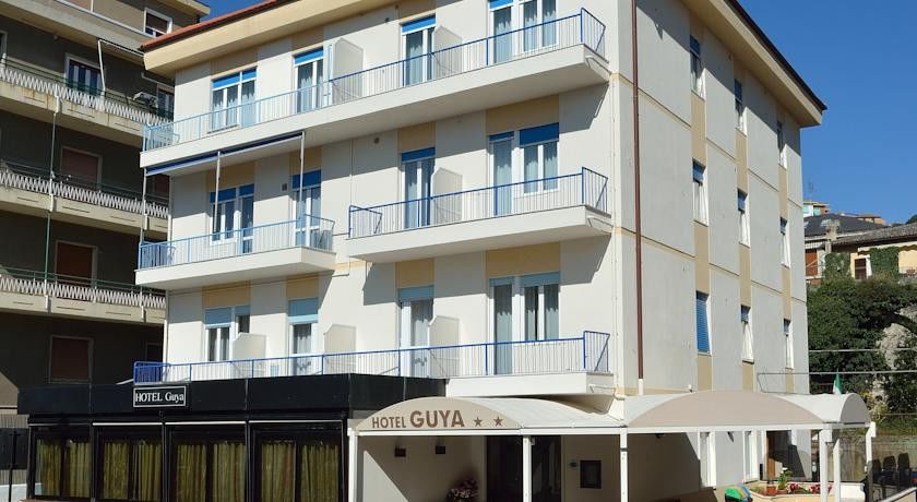 Hotel Guya Варацце Экстерьер фото